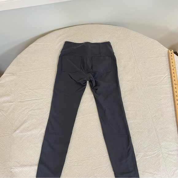 Athleta Leggings Metro Grey Size Small Yoga Pants Gym Versatile Gently Worn - Picture 6 of 10